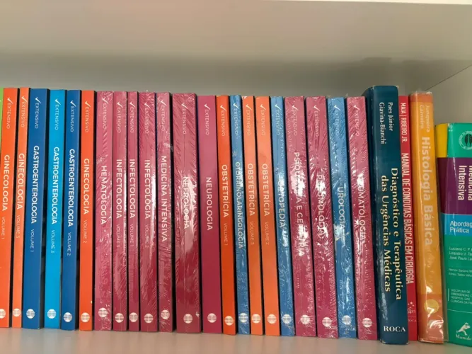 Vendo Livros Preparatórios para residência Méd. excelente estado de conservação