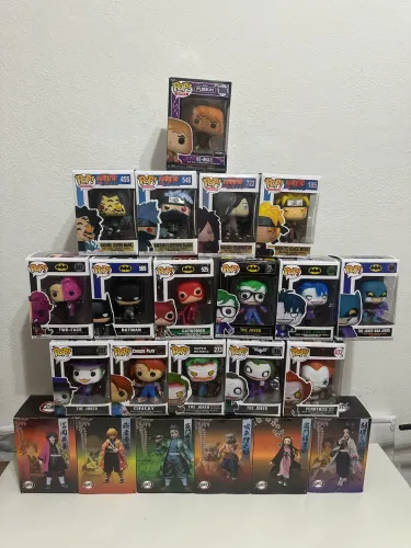LOTE DE COLECIONÁVEIS: FUNKO POPS E ACTION FIGURES (DEMON SLAYER)