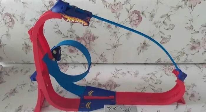 PISTA HOT WHEELS REVI UPS CARRINHO IMANTADO