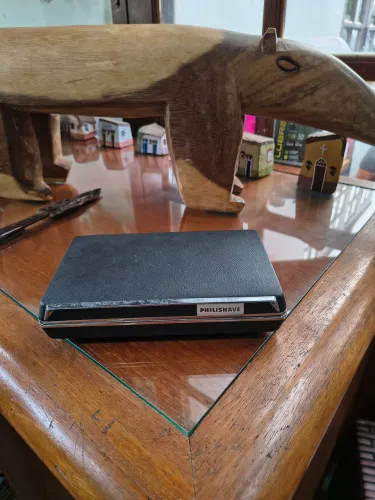 Estojo vintage de barbeador elétrico da marca Philishave da Philips