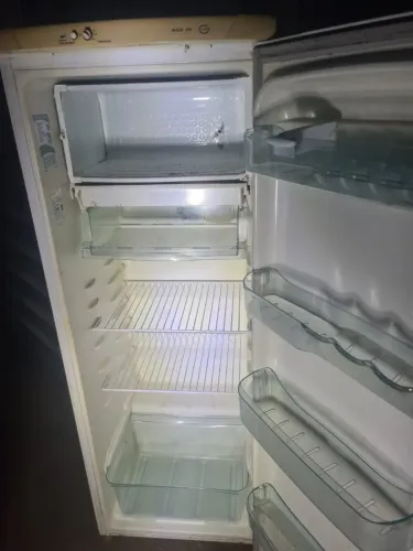 Geladeira Eletrolux 262L
