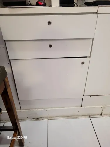 Balcão com armários
