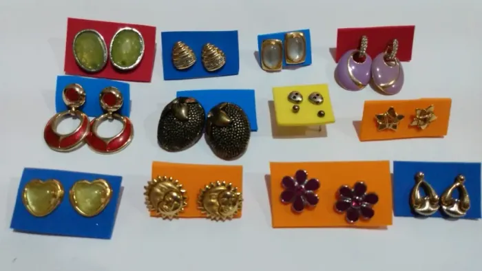 Lote de brincos usados modernos antigos brincos pequenos e médios