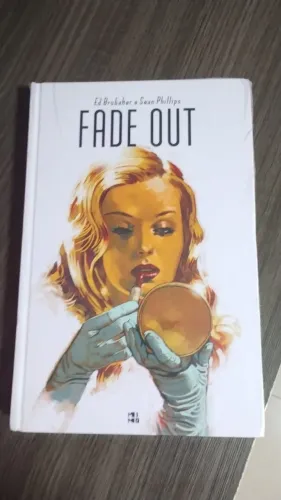 Fade out por Ed Brubaker (Autor), Sean Phillips (ARTE) - Capa dura LACRADO