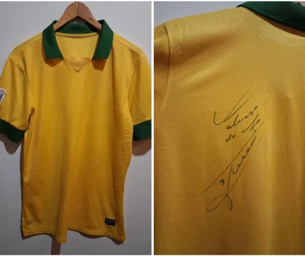 Camisa Autografada da Seleção Brasileira Copa 2013 TAM M (Peça para Colecionador)