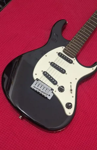 Guitarra Stratocaster Cort G200 Seminova