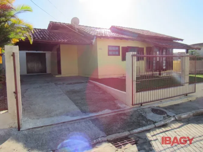 Excelente Casa 2 dormitório(s) em Tapera da Base - Florianópolis
