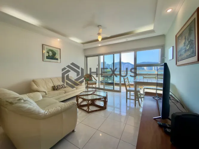 Apartamento reformado frente mar com varanda vista mar e lazer na região do Galhetas no Ja