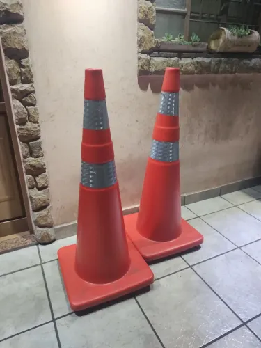 Cone de borracha sinalizador refletivo