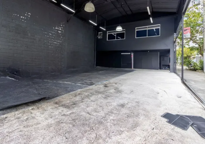 LAPA - EXCELENTE PONTO COMERCIAL - SALÃO/LOJA C/ 220M² PARA LOCAÇÃO, VALOR R$ 7.500,00 (IV