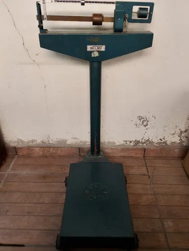 BALANÇA COMERCIAL,SUPORTA ATÉ 300KG.