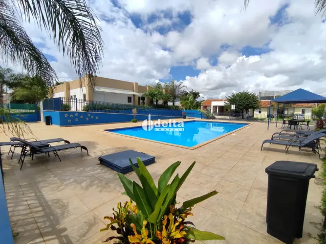 Casa em condomínio com 2 quartos sendo 1 suíte, disponível para locação no bairro Aclimaçã