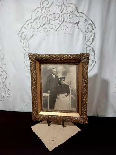 Antigo Quadro Com Foto De Época E Moldura De Madeira