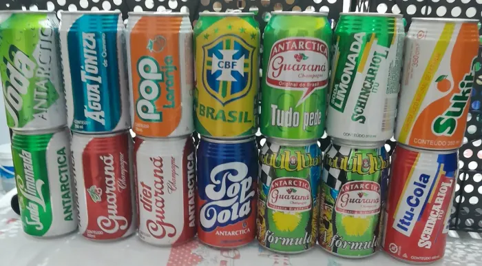 Colecao de latas refrigerante antártica e schincariol