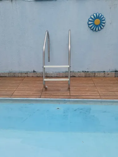 ESCADA DE PISCINA ?