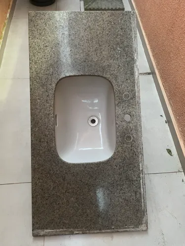 Tampo de granito com Cuba