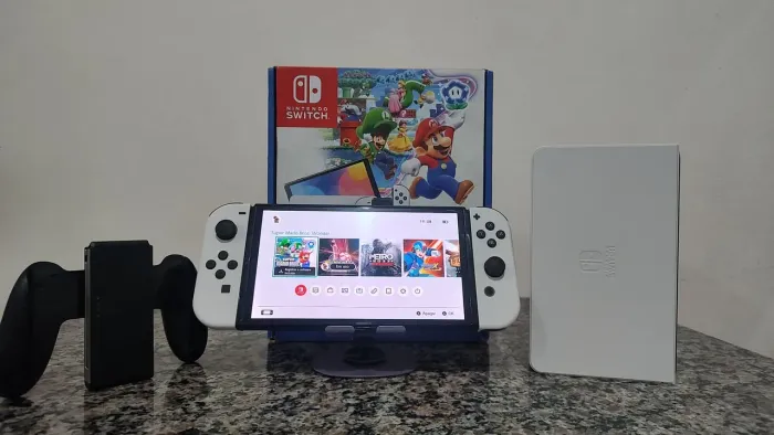 Nintendo switch OLED Bloqueado 64gb completo+ 2 jogos (Somente venda)