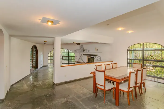 Casa - Alto de Pinheiros - 3 Suítes - 368m².