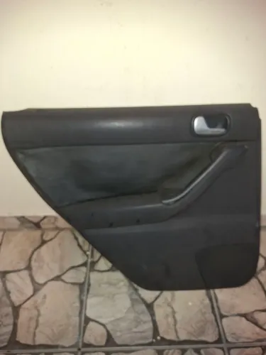Vendo forro de porta esquerdo do audi a3 até 2006