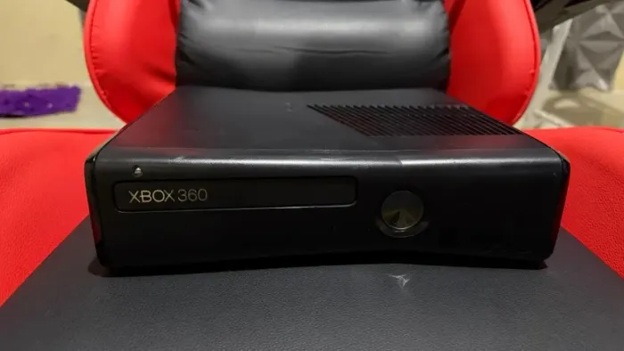 XBOX 360 SLIM DESBLOQUEADO RGH + CONTROLE + FONTE + CABO HDMI + HD COM JOGOS