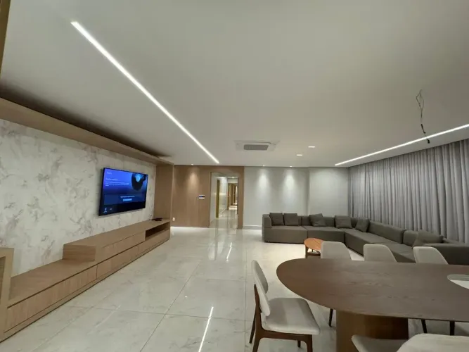 Apartamento mobiliado à venda, com 204m², Jardim Goiás.
