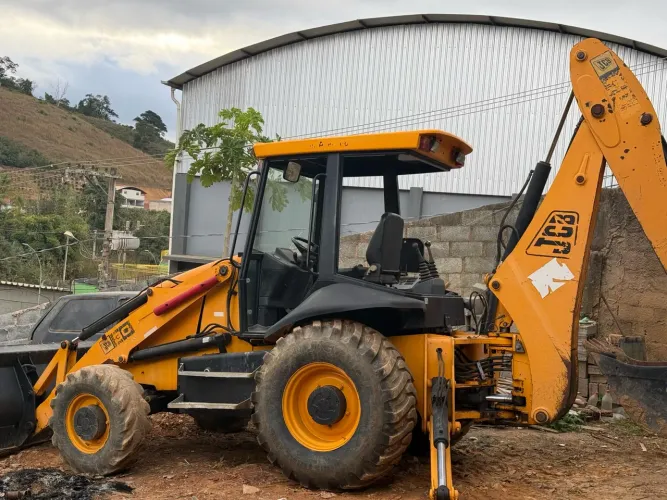 Jcb 3c 4x4 2010 9350 horas