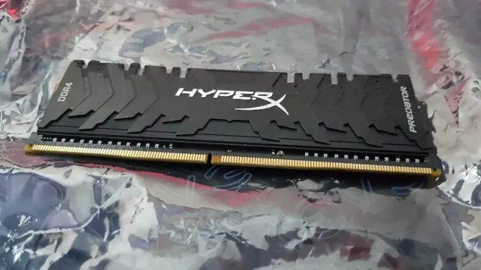 Memória RAM com defeito Kingston 8GB HyperX Predator RGB DDR4 3200MHz