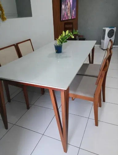 MESA MACIÇA COM 6 CADEIRAS SEMINOVA