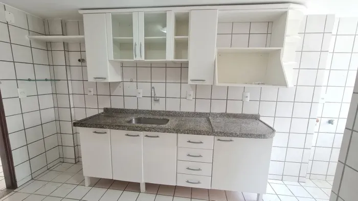 Cozinha completa com pia de mármore 