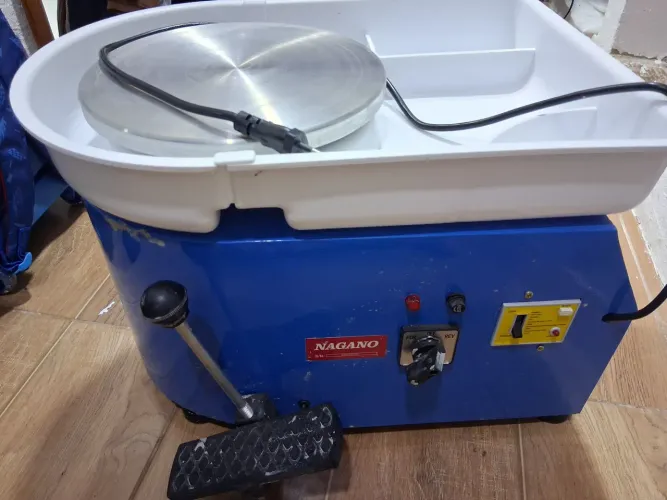 Torno Elétrico Giratório para cerâmica pintura e modelagem 350w bivolt Nagano