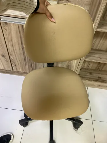 Vendo 2 cadeiras com rodinhas