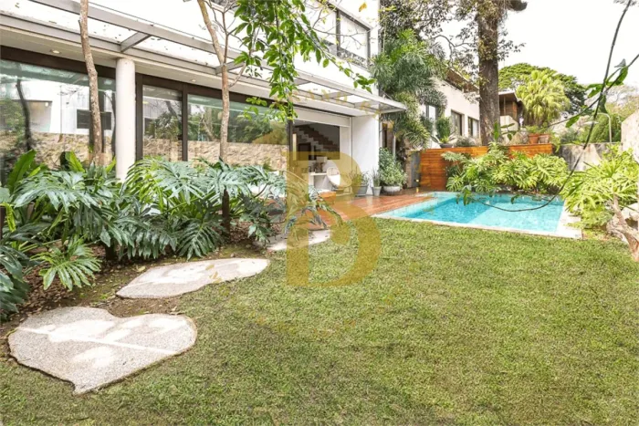 Magnifica casa, em condomínio fechado, localizado no Jardim dos Estados.