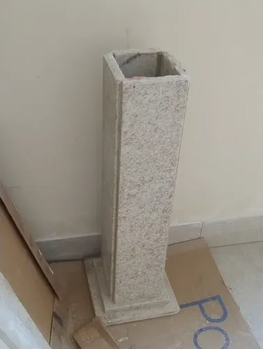 Coluna de granito branco Siena para pé/suporte mesa, ou efeito cascata em piscina.