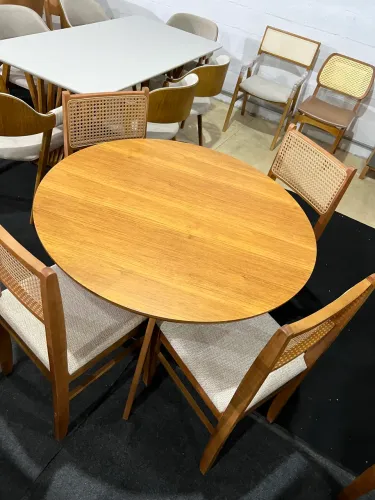 Mesa de jantar redonda 4 cadeiras