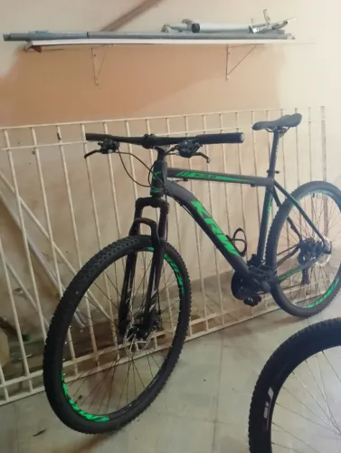 Bicicleta Aro 29 KRW Alumínio Shimano TZ 24 Vel Freio a Disco Ltx S60 - 21" - Preto/Verde