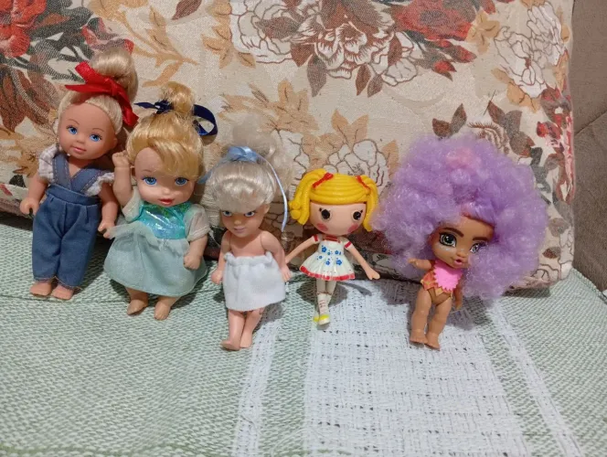 Bonequinhas Mattel e Disney vão como está nas fotos.