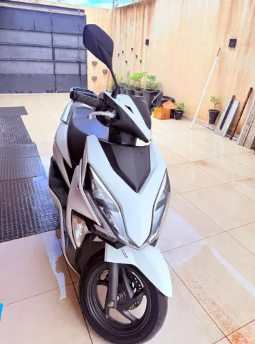 Vendo linda Elite/2020. Pouco rodada. Apenas R$ 11.000,00. Abaixo da fipe.