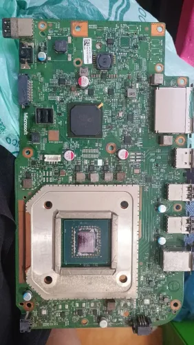 PLACA XBOX SERIES COM DEFEITO PLACA COM SERIGRAFIA. NAO SEI O DEFEITO. NÃO TEM SSD $300,00