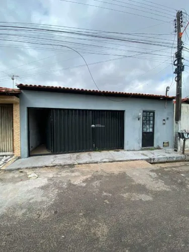 CASA RESIDÊNCIAL COM 02 VAGAS DE GARAGEM COBERTA NO BAIRRO VALE QUEM TEM.