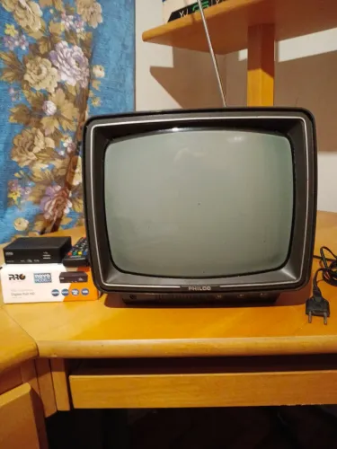 TV preto e branco Philco 12 polegadas