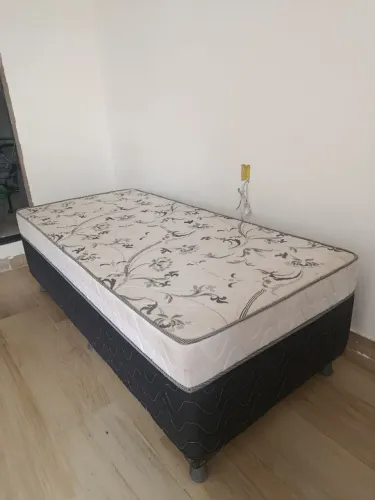 Vendo cama de solteiro