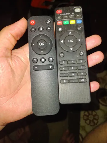 Vendo esses controles remoto pra TV box e fire stik TVR3 mas funciona pra tv box 