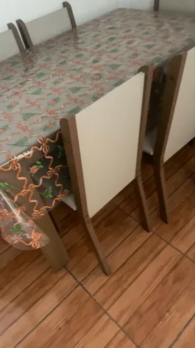 Mesa com 6 cadeiras