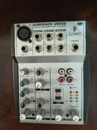 Mesa de som Behringer Eurorack UB502