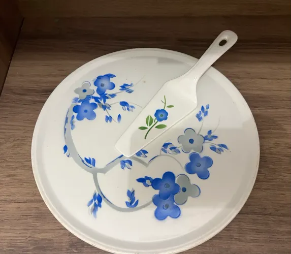 Boleira com espatula em Porcelana Alemã