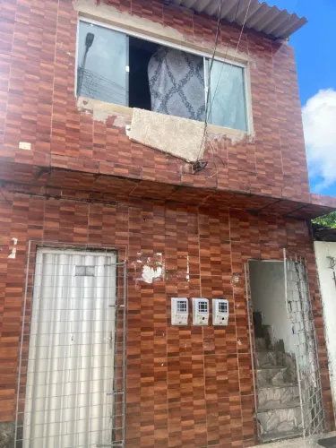 Vendo ou troco casa com dois acesso, sobrado bom no bairro São Conrado 