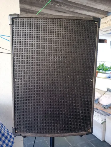 Caixa amplificada Antera