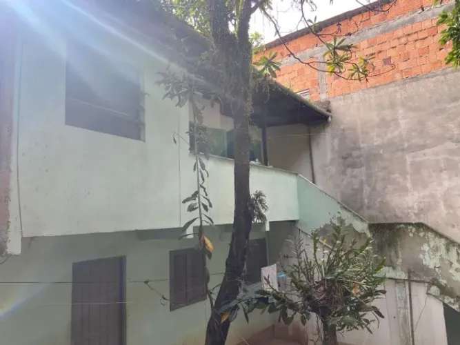 Aluguel Casa Fundos Coloninha 2 quartos