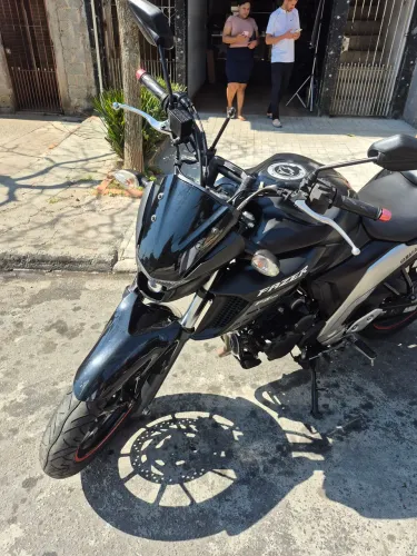 Vende-se Yamaha fazer250 2023