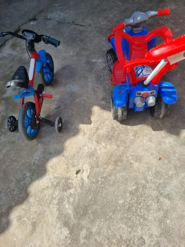 Vendo brinquedos para crianças 